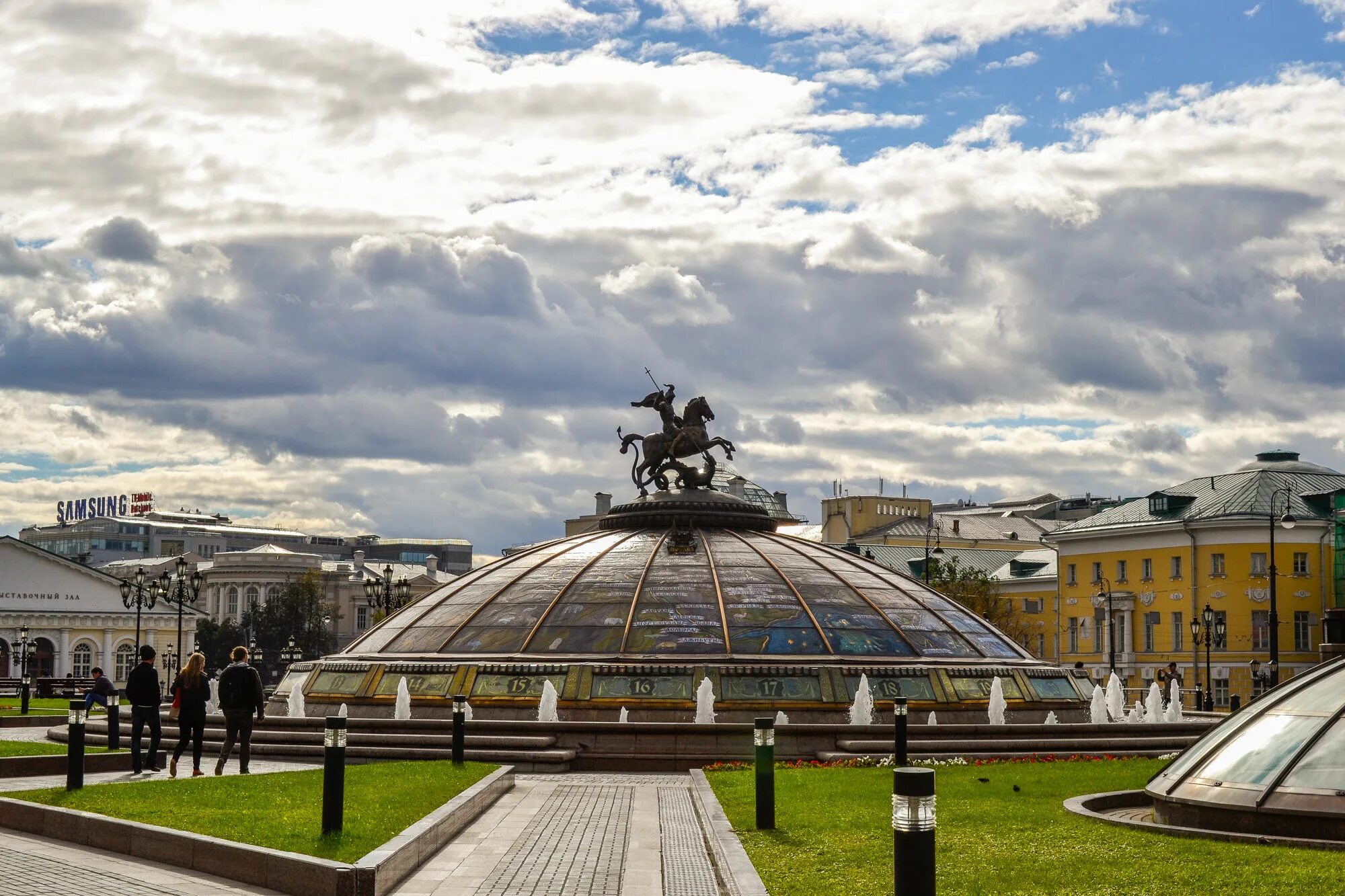 Охотный ряд москва манежная площадь фото. Манежная площадь МСК. Манежная площадь площади Москвы. Манежная площадь достопримечательности. Манежная Москва.