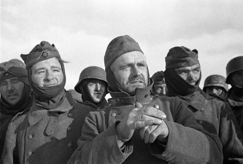 Плен 1942. Немцы под москвой 1941. немецкие военнопленные 1942 сталинград. пленные немцы под москвой в 1941г. пленные немцы 1942 под москвой.