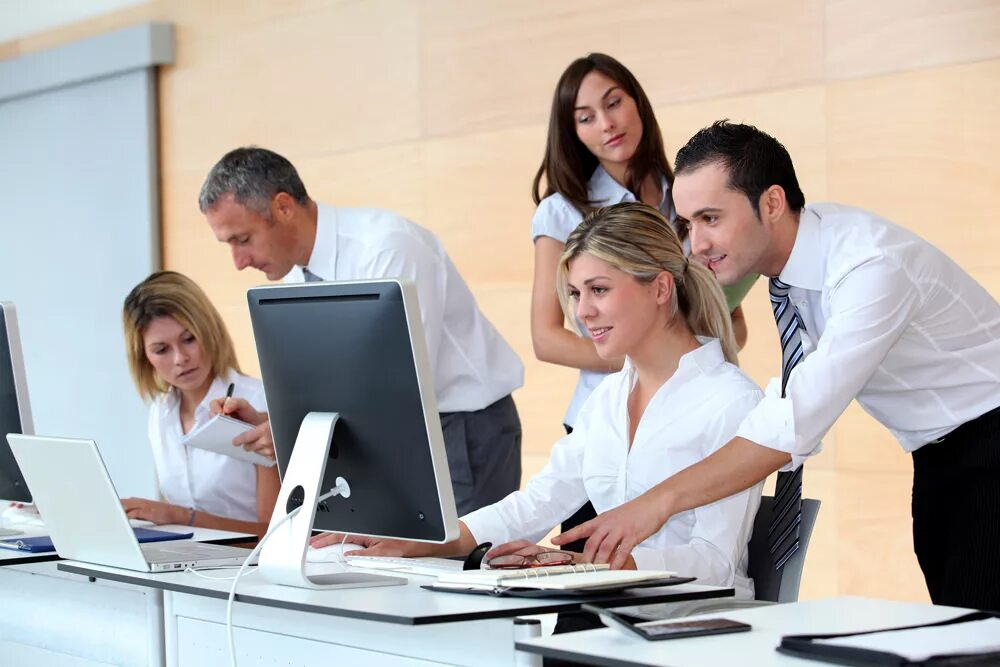 Компьютерный работник. Компьютерный работник. Люди в офисе. Компьютерный работник. Компьютерный работник.