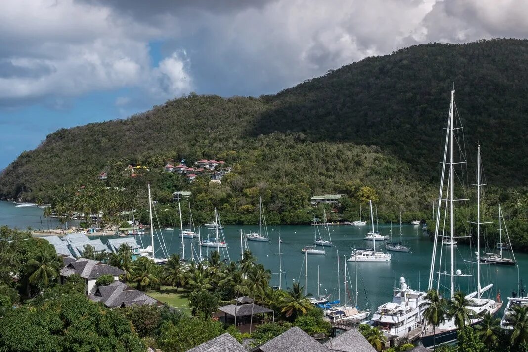 Perfect island. Marigot Bay сент-Люсия. Герн Бэй. Мариго голландский остров. Marigot Bay in St. Lucia.