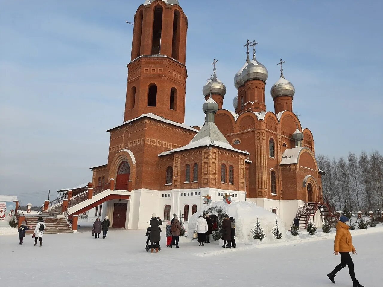 Кирово чепецк фото. Город Кирово-Чепецк. Рождество в Кирове. Церковь Невского Кирово-Чепецк. Киров достопримечательности фото.