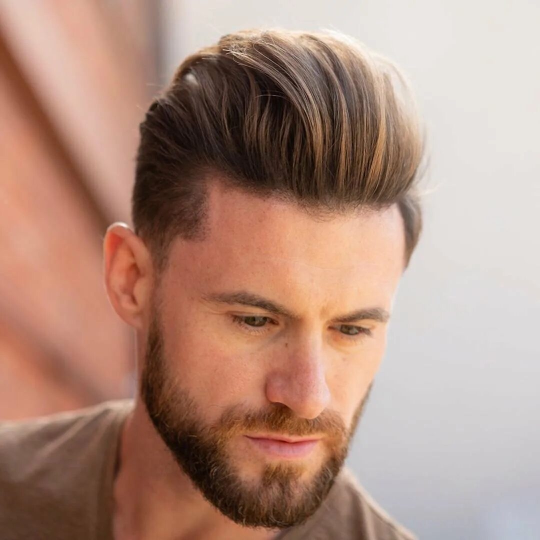 Прическа кок. Канадка Квифф. Квифф фейд. Quiff (Квифф) короткая. Стрижка Quiff (Квифф).