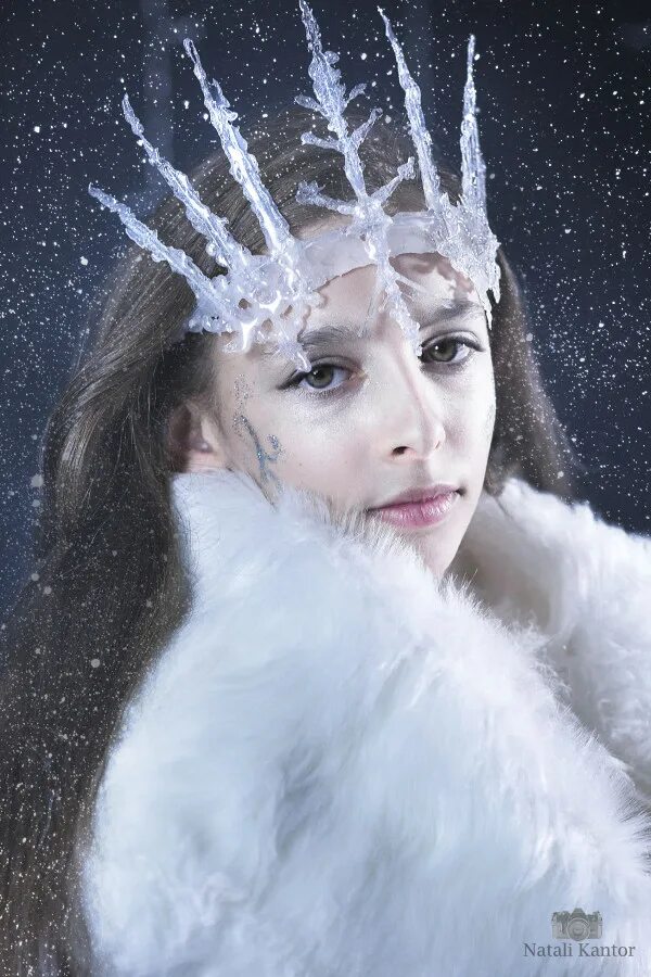 Женщина лед. Морена славянская богиня зимы. Характер снежной королевы из сказки снежная королева. Снежная королева студио. Рунический став королева.