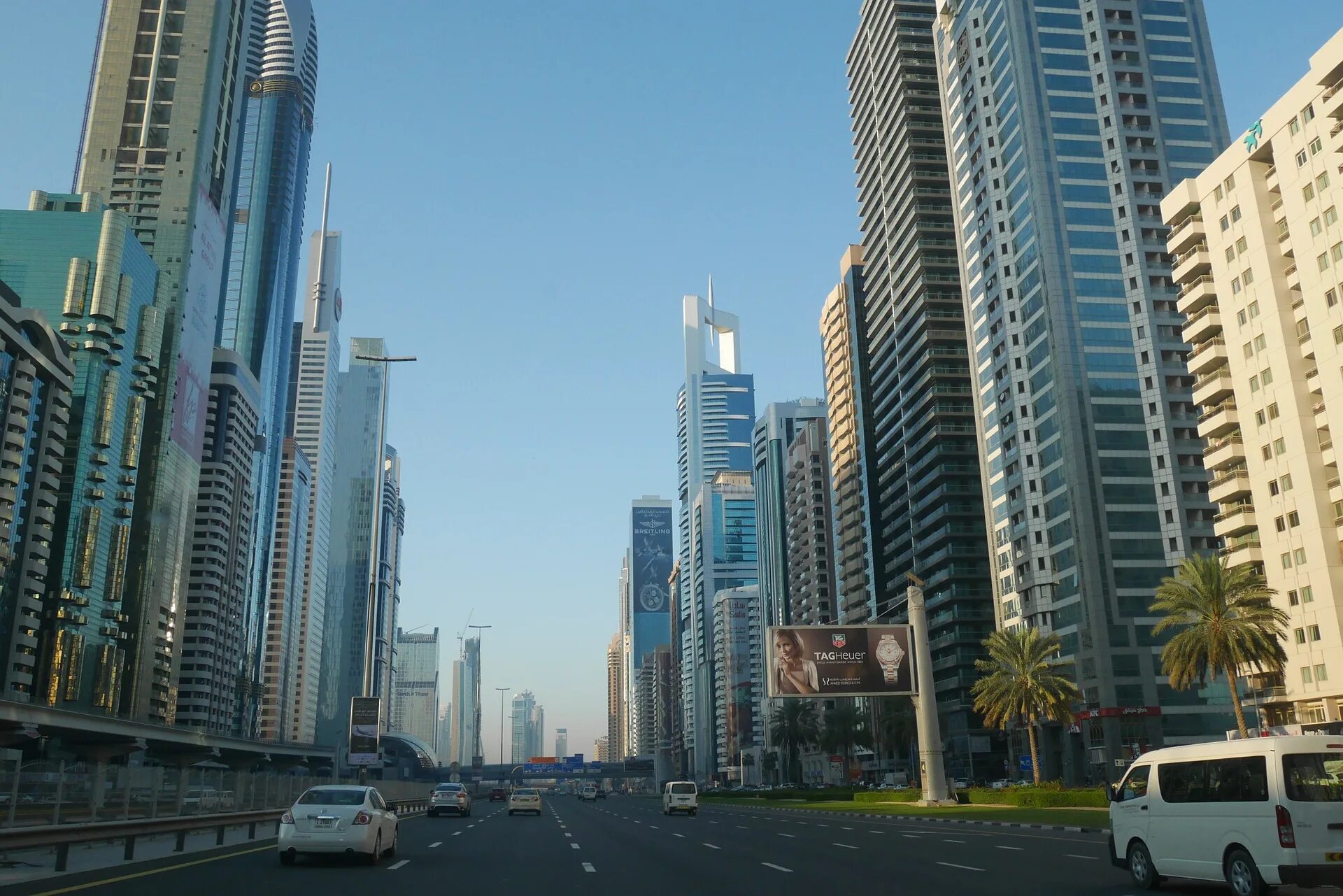 Uae cities. Улица Бурдж Халифа Дубая. Шейх Зайед роуд. Улица шейха Зайеда. Дубай Шейх заед роуд.