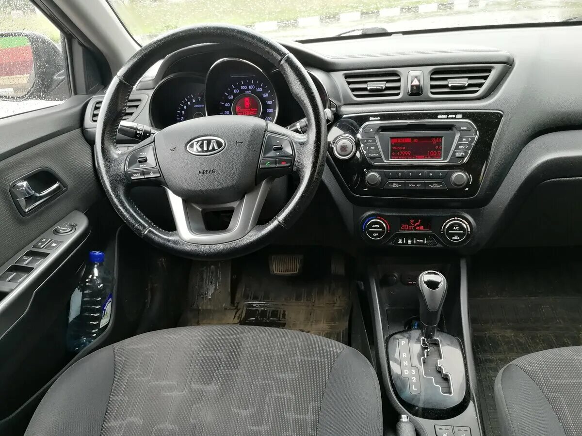 Kia Rio 2012 салон. Kia Rio 3 комплектации. Kia Rio 2014 салон. Киа Рио седан 2012 год салон. Киа рио автомат 1.6 купить