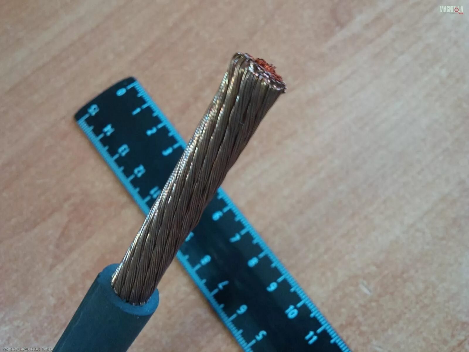Сечение медного кабеля многожильного. Диаметр многожильного провода 10 мм2. Измеритель сечения многожильных проводов. Провод многожильный сечение 2 мм.