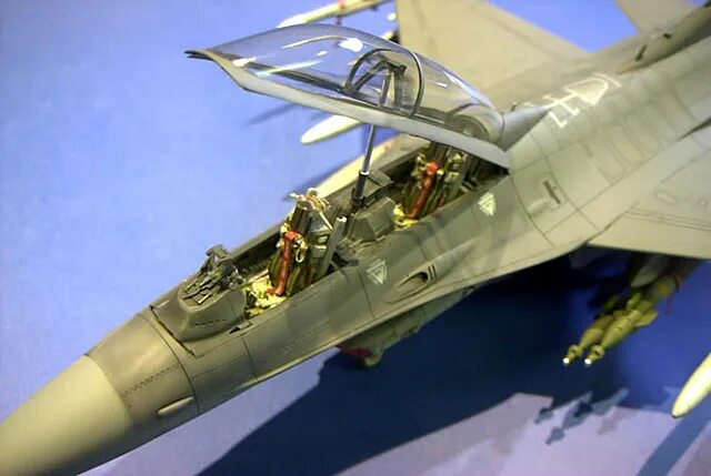 F 1 48. Модель f 16 1/48 от Кинетик. F 16 истребитель 1:48. F 16 Sufa 1:48. F-16b 1/48.