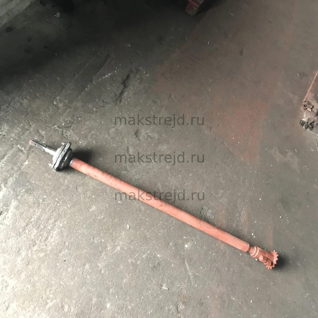 Редуктор привода транспортера прт 10. 040. 040. Вал передний прт-10 код 50. Вал с резьбой для подъемника.