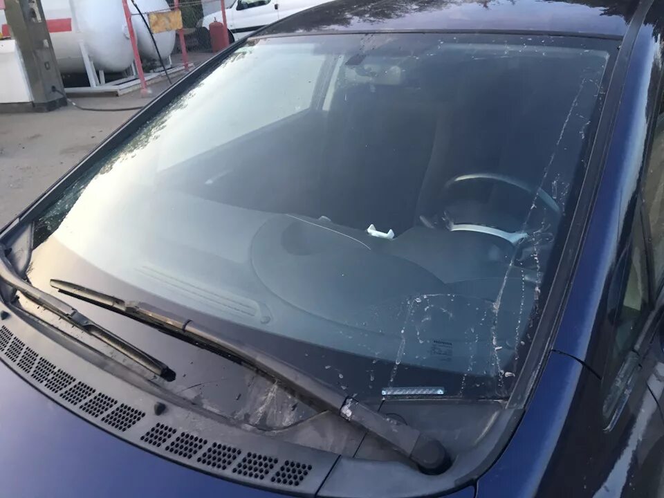 Лобовое стекло хонда цивик 4д. Лобовое хонда цивик 4д 2008. Honda civic 4d 2008 mugen. Полоска на лобовое honda civic 4d. Лобовое хонда цивик 4д 2008.