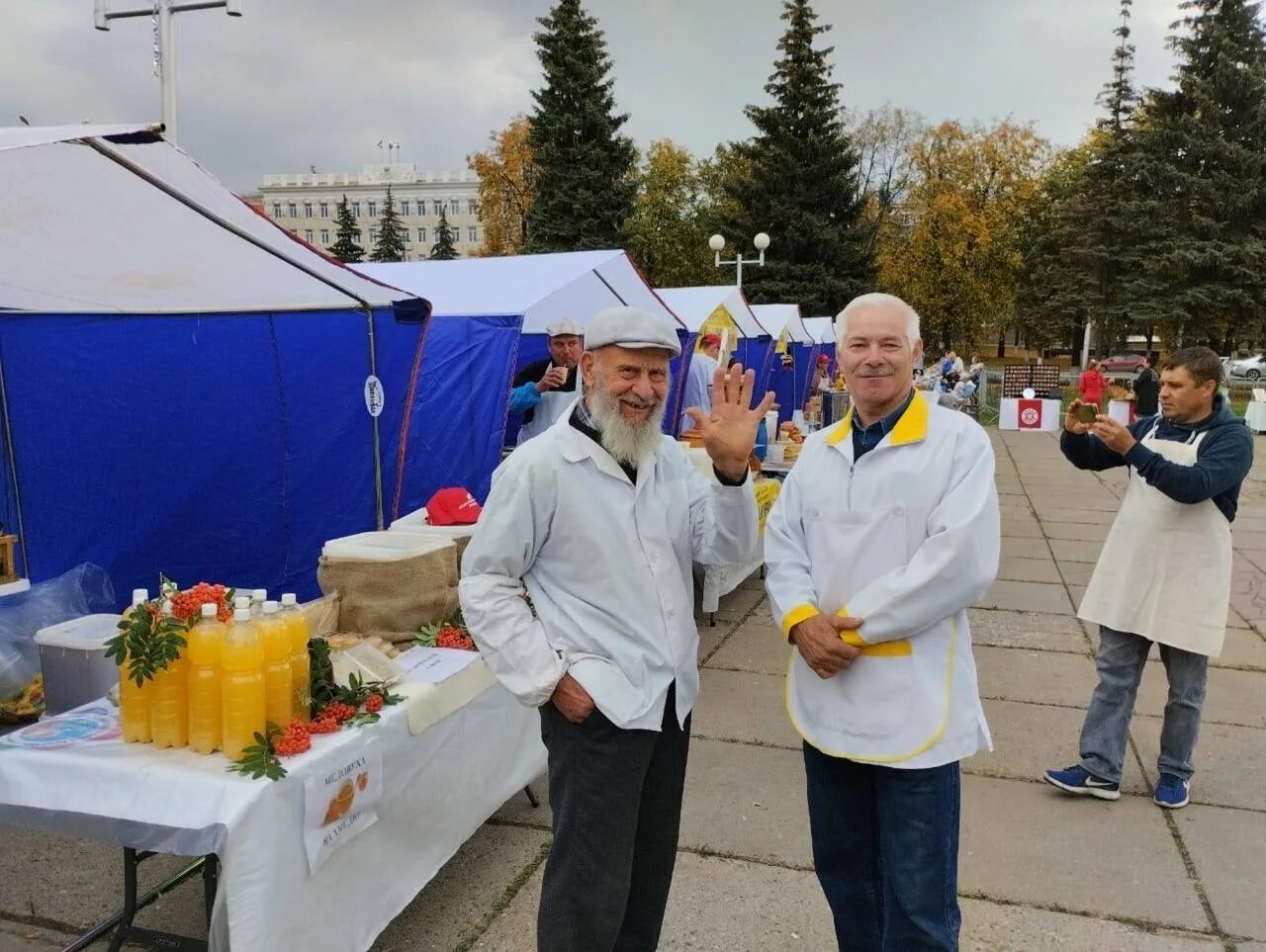 Медовая ярмарка Уфа. Ярмарка меда в Уфе. Выставка медовый спас 2013 Барнаул. Сельскохозяйственная выставка баннер.