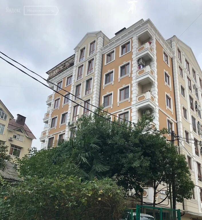 сочи, ул. паркуется. макаренко 34 сочи. макаренко 34 сочи. сочи макаренко автомойка.