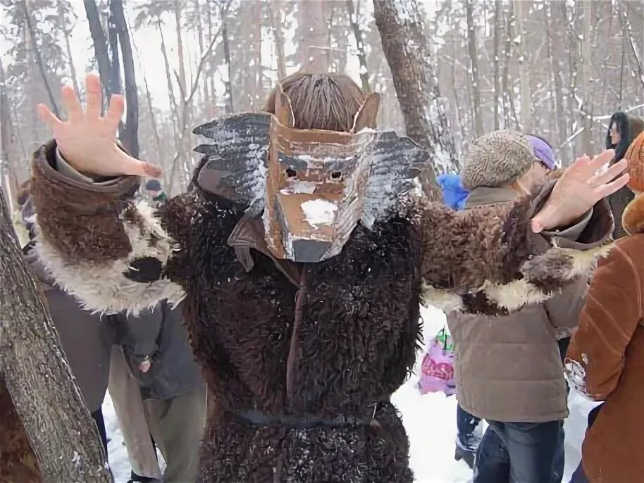 Ряженый медведь. Костюм медведя на масленицу. Медведь на масленицу. Медвежья потеха на масленицу. Ряженые на масленицу.
