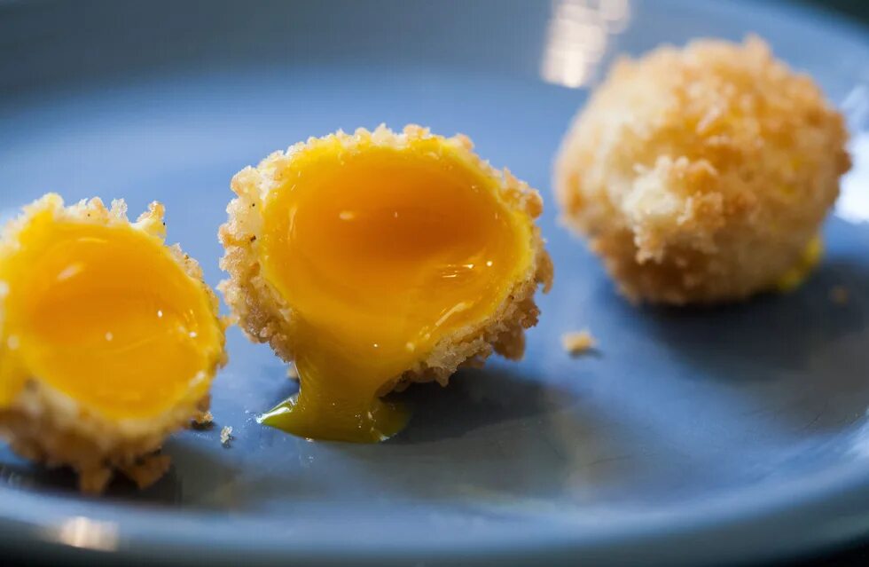 яйцо по шотландски гордон рамзи. рыба яйцо сухари яйцо. блюдо яйца по шотландски. яйцо пашот по шотландски. котлета по шотландски.