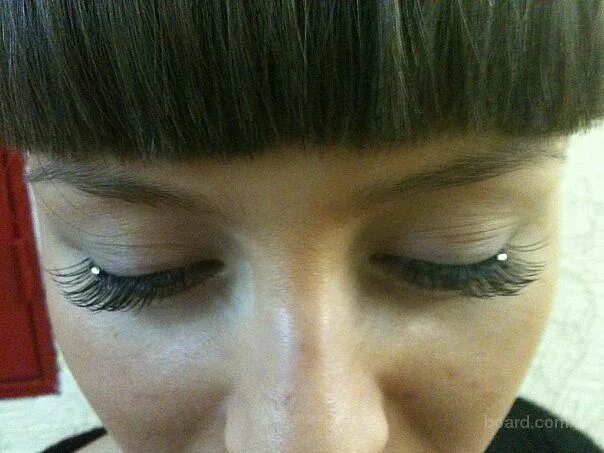 наращивание ресниц со стразами. нарощенные ресницы со стразами. нарощенные ресницы со стразами. наращивание ресниц с блестками и стразами. макияж с блестками и стразами.