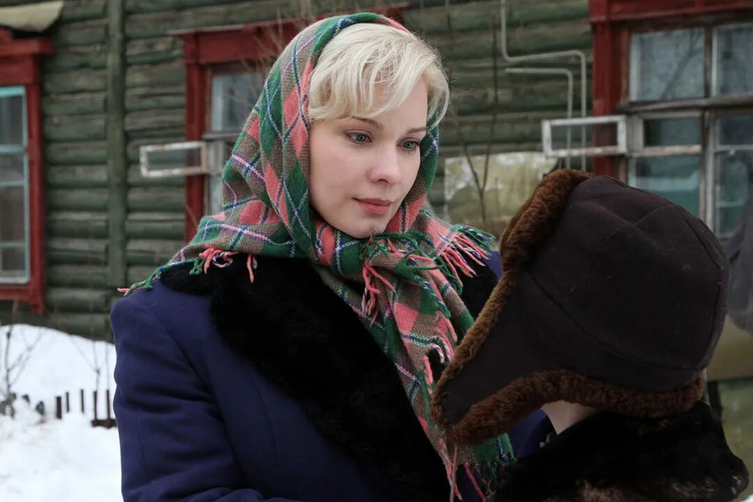 Включи добрую русскую. Включи добрую русскую. Мужчина с балалайкой. Включи добрую русскую. Марина макарова фотограф.