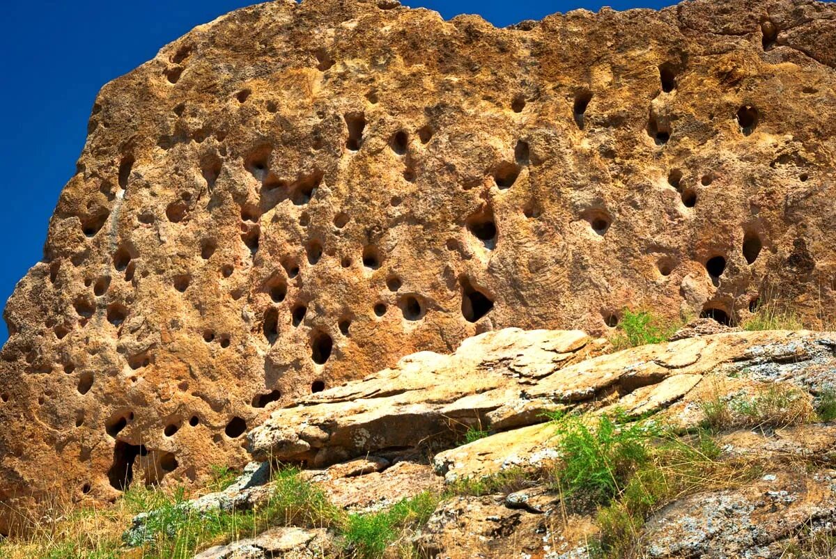 крепость кырк-кыз. гора адам и ева в туркестане. тоғай нима. кырык мары мырывла группа. ущелье беркара казахстан.