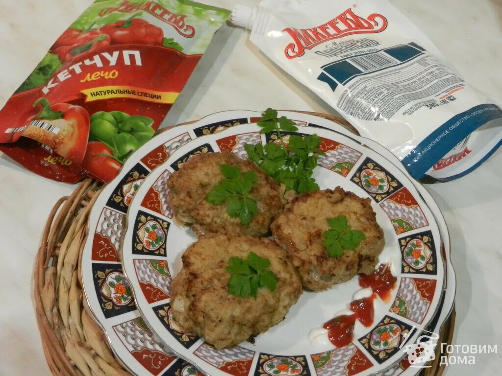 Котлеты овсяные сытый папа. Котлеты вкусные с майонезом. Биточки из курицы. Котлет домашний с майонезом. Растительное филе курицы.
