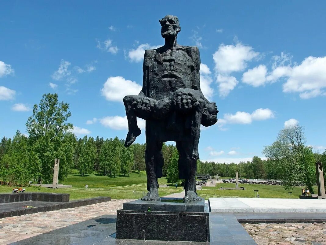 Хатынь беларусь. Белоруссия мемориальный комплекс хатынь. мемориал комплекс хатынь. «непокорённый человек». мемориальный комплекс хатынь, белоруссия. мемориал хатынь в белоруссии.