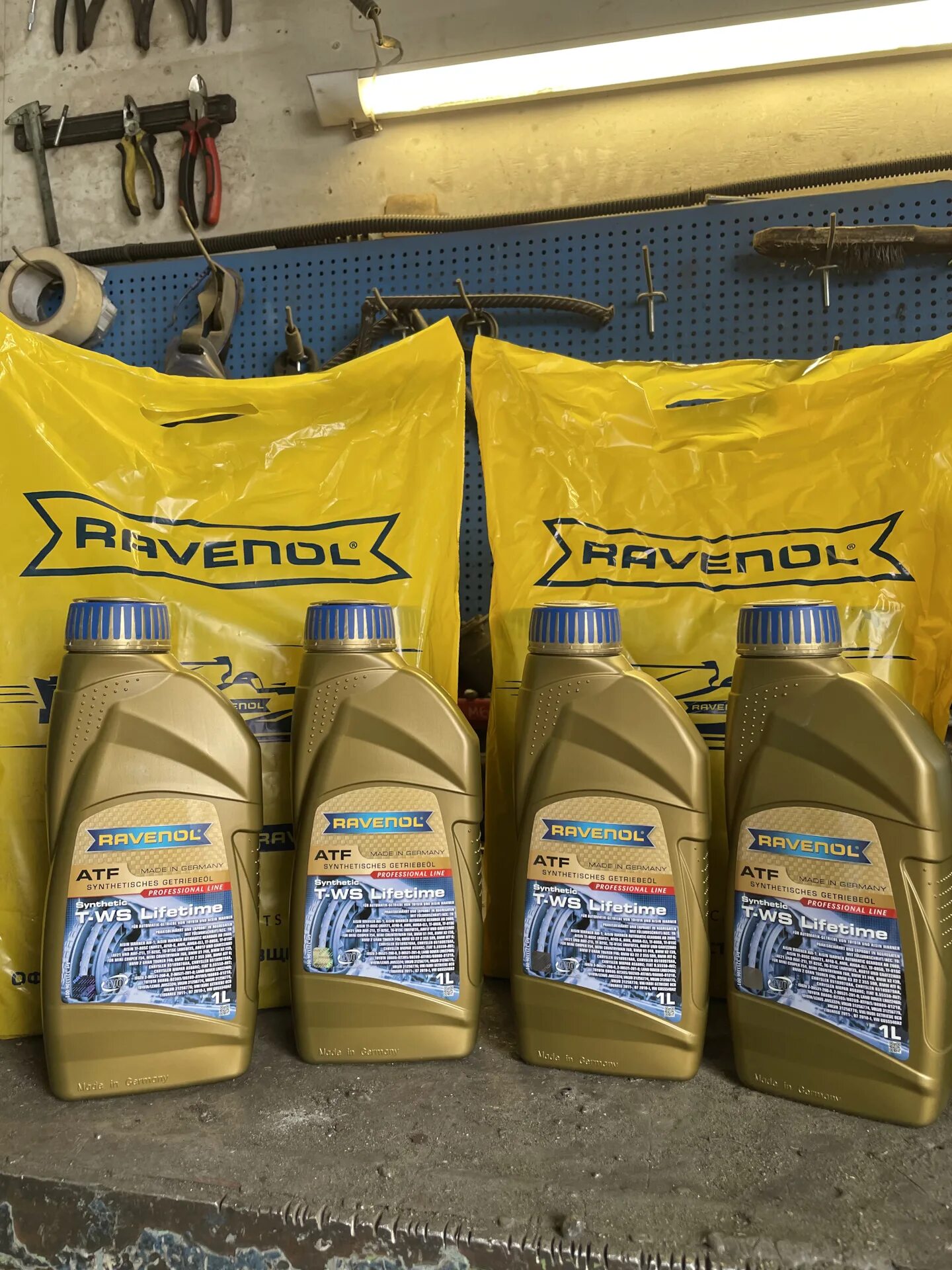 Ravenol atf купить. Ravenol 1211106004. Ravenol t-WS Lifetime. Ravenol ATF T-WS Lifetime. Ravenol t-WS g055540a2.