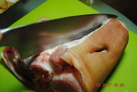 Рулька без кости запеченная