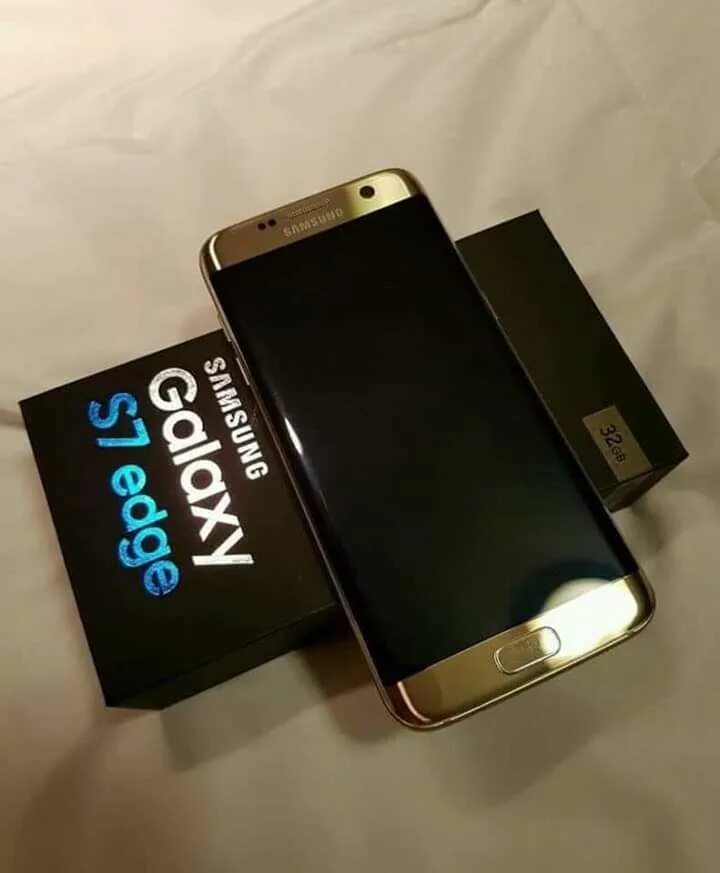 Телефоны частный авито телефон. Samsung s7 Edge 32gb. Samsung Galaxy s7 Edge золотой. Samsung s7 Edge Gold. Samsung Galaxy s7 Gold.