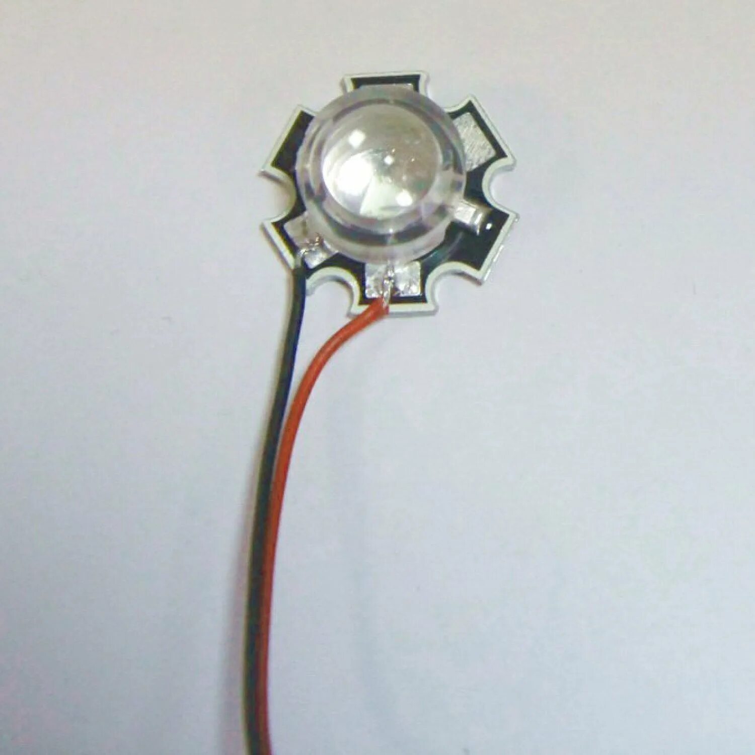 Светодиод угол. Линзовый светодиод 3w. Линза для светодиодов 13 мм 1-3 w. Линза 15 градусов для светодиода 13мм. Линзы для диодов 3w.