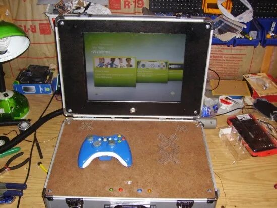 Игровая консоль ноутбук. Моддинг Xbox 360 охлаждение. Xbox 360 в портативном корпусе. Xbox 360 в корпусе ноутбука. Кастомный Xbox 360.