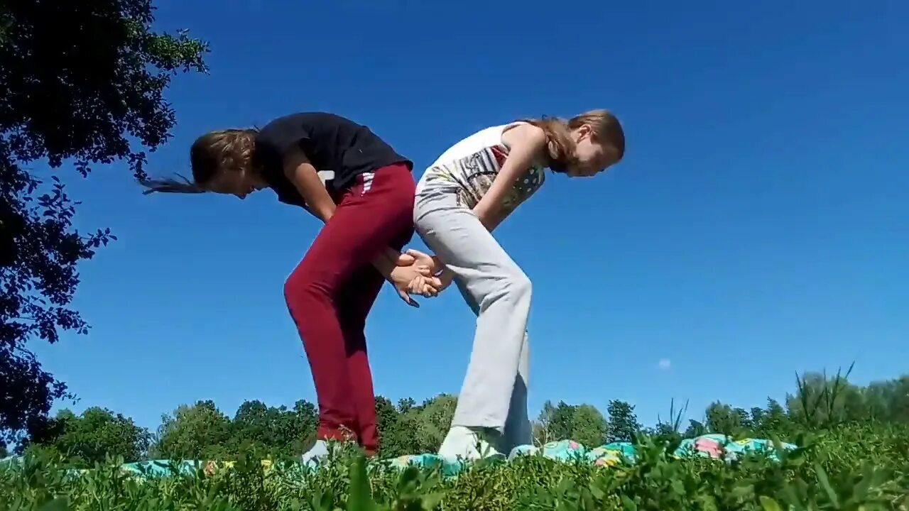 Ёга челлендж 3 человека легкие. Ёга для 3 для начинающих для детей. Ёга челлендж 3 человека. 4 челлендж 2. Йога челлендж на 2 человека.