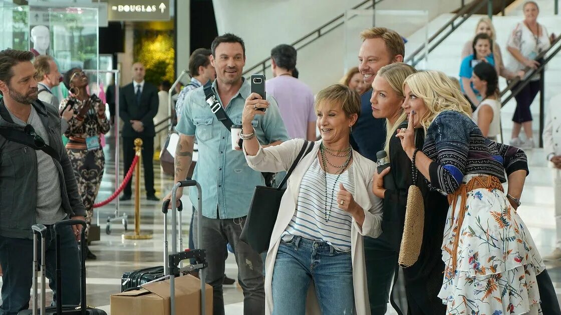 Беверли-хиллз 90210. Беверли 2019. Беверли-хиллз 90210 заставка. Беверли 2019. Беверли 2019.