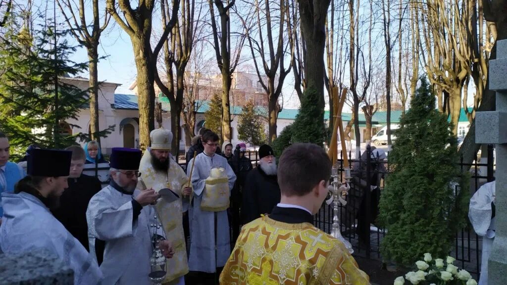 накануне батюшка объявил