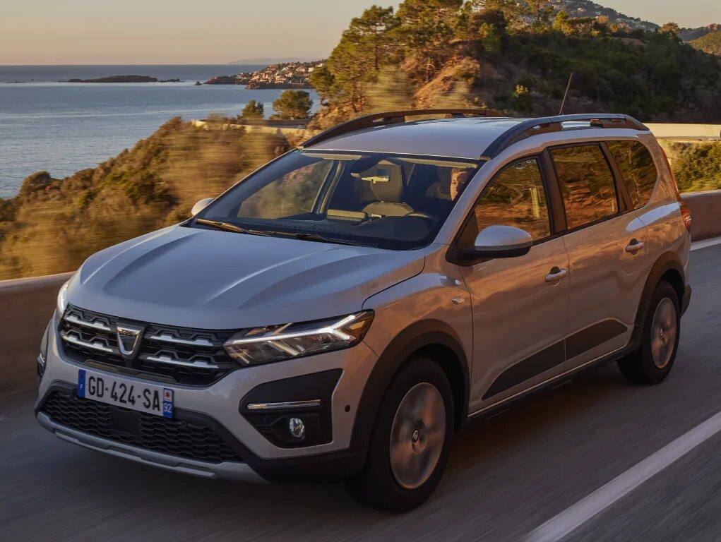 Дачия джоггер 2023. Дачия jogger 2023. Дачия джоггер гибридная. Dacia jogger 2023 covorase interilor. Dacia 2023.