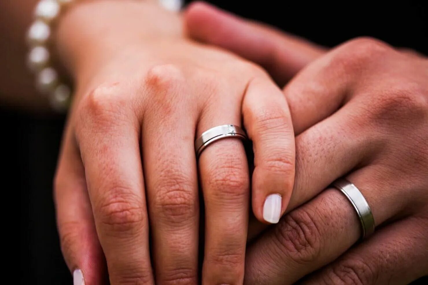 Poor girl ate wedding ring на русском