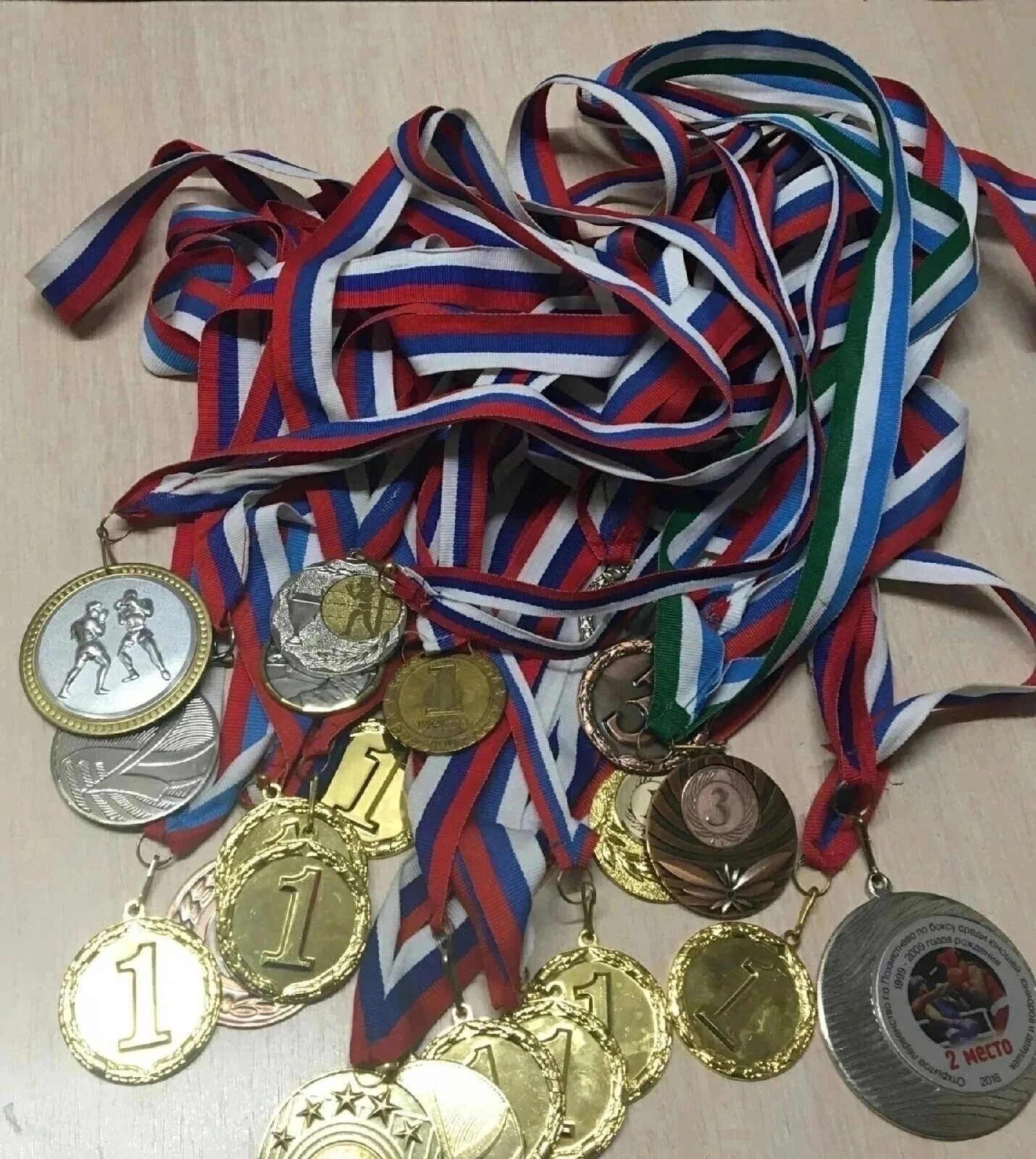 Медаль "1 место". Покажи фото медалей. Спортивные медали награды. Спортивные награды. Медали по дзюдо.