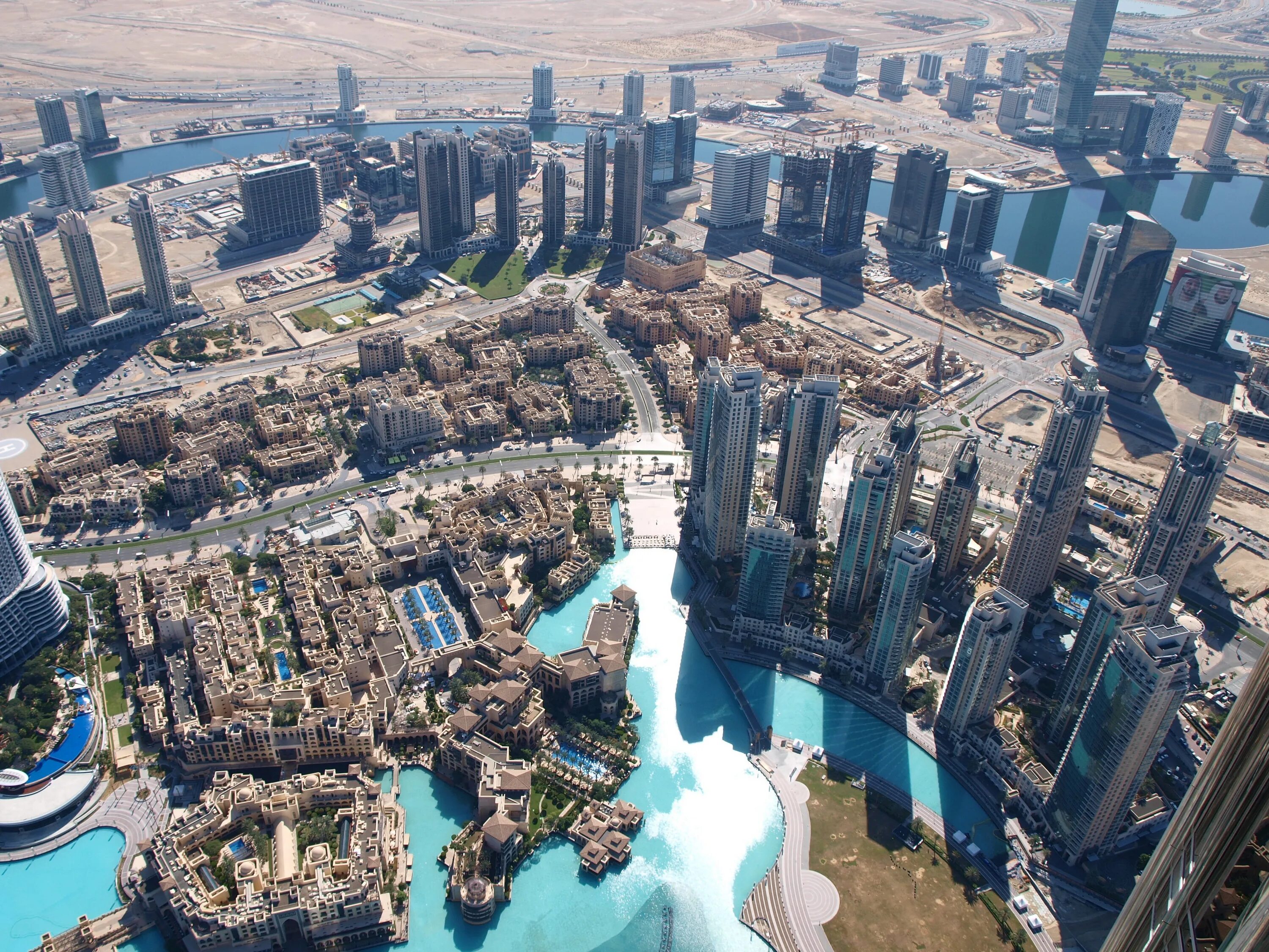 Дубай сейчас открыт. Абу Даби с высоты. Абу Даби вид сверху. Абу Даби с высоты птичьего полета.