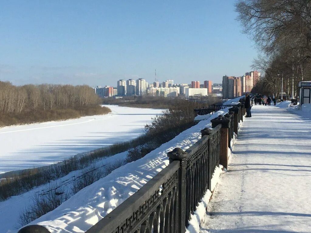 Улица притомская набережная кемерово. Набережная реки Томь в Кемерово. Притомская набережная Кемерово. Набережная реки Томи. Притомская набережная Кемерово зима.