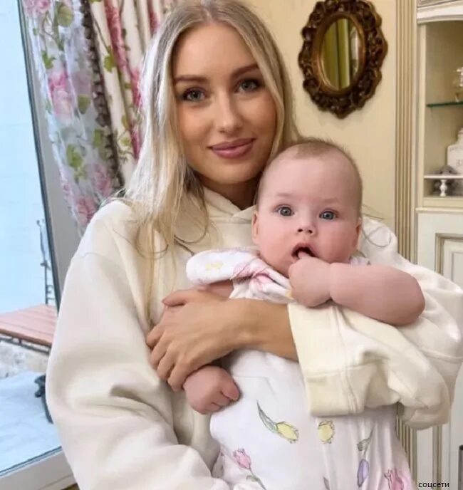 Дочь юлии пересильд. Мать с ребенком. Дети участников дома 2. Женщина с ребенком. Дочь саши артемовой.