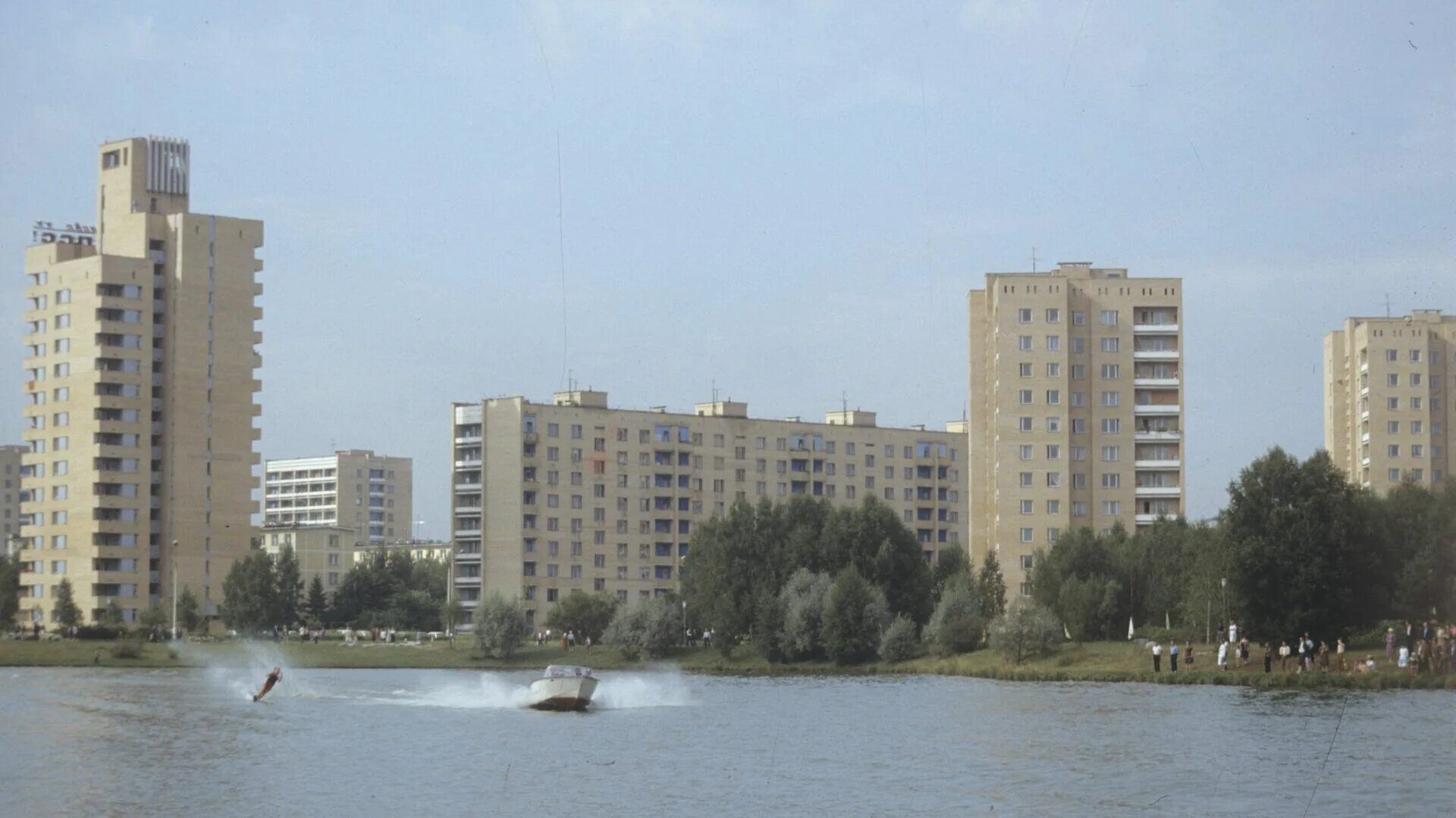 В Звёздном городке депутат фракции "Единой России" в Мособлдуме Сергей Бабаченко