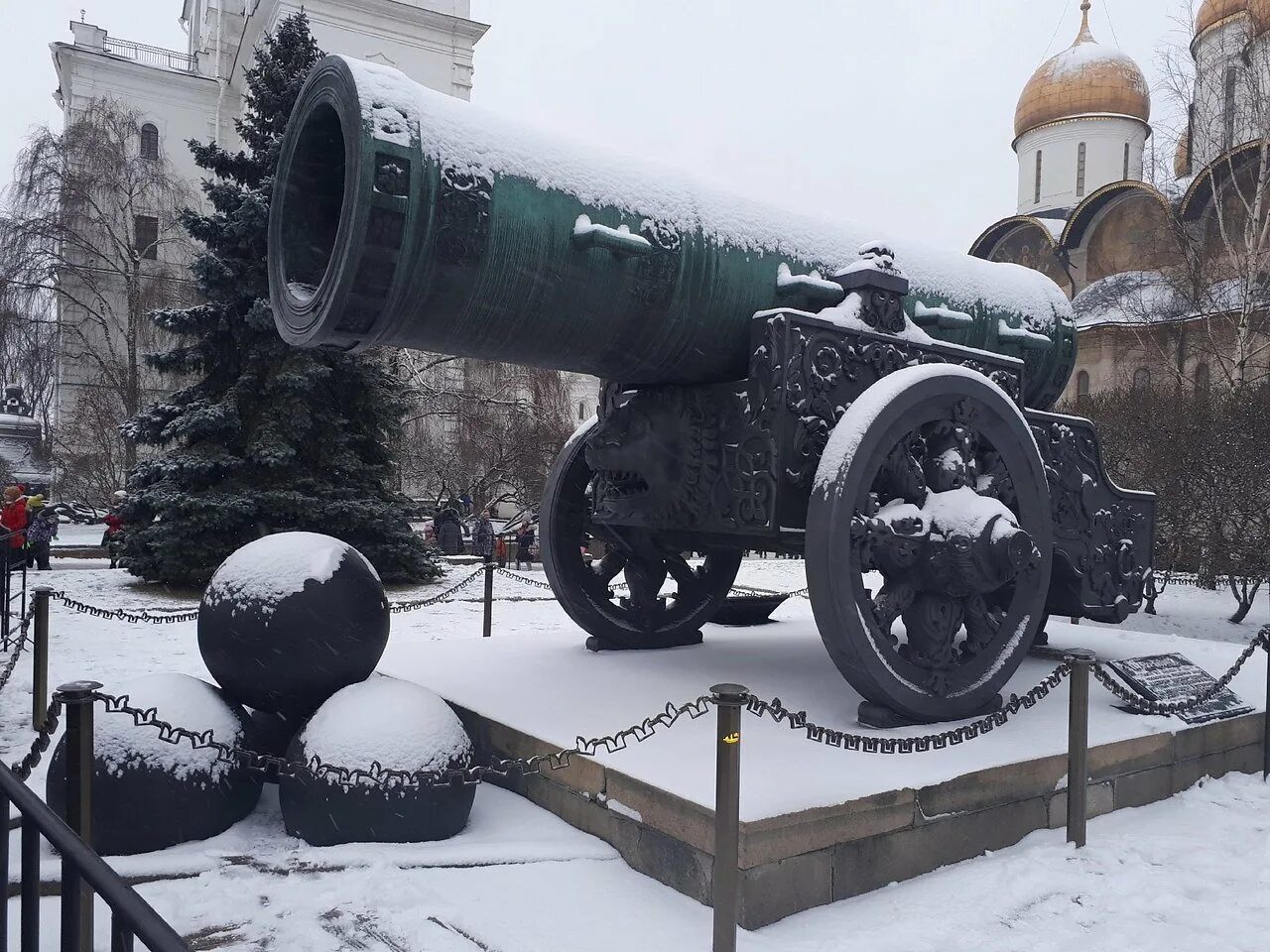 Царь пушка вес. Царь-пушка Московский Кремль. Москва Кремль царь пушка. Ивановская площадь в Москве царь пушка.