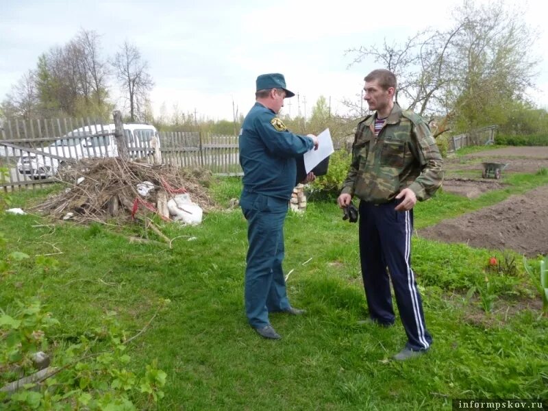 Погода локня псковская на неделю. МЧС Пушкиногорского района. Говико Локня. Локня Псковская область. Сотрудники полиции Бежаницкий район.