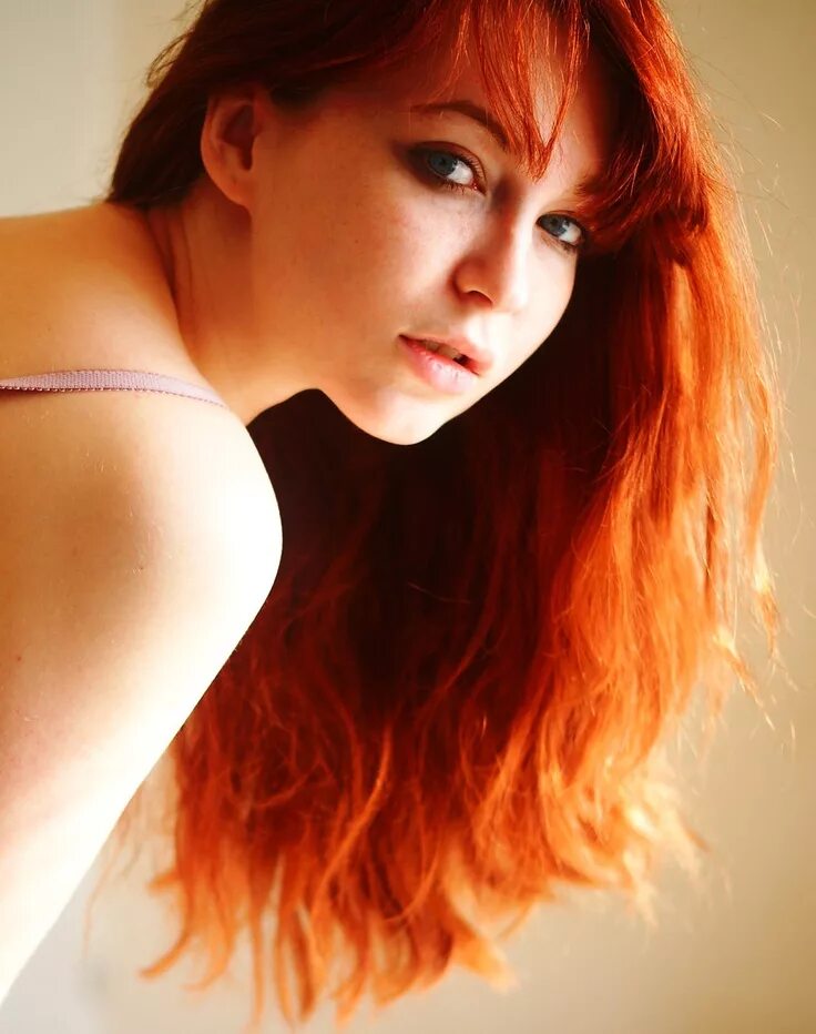 Женщина с рыжими волосами. Рыжая полная женщина. Полненькие рыжие девушки. Кристина хендрикс figura. Рыжие полные девушки.