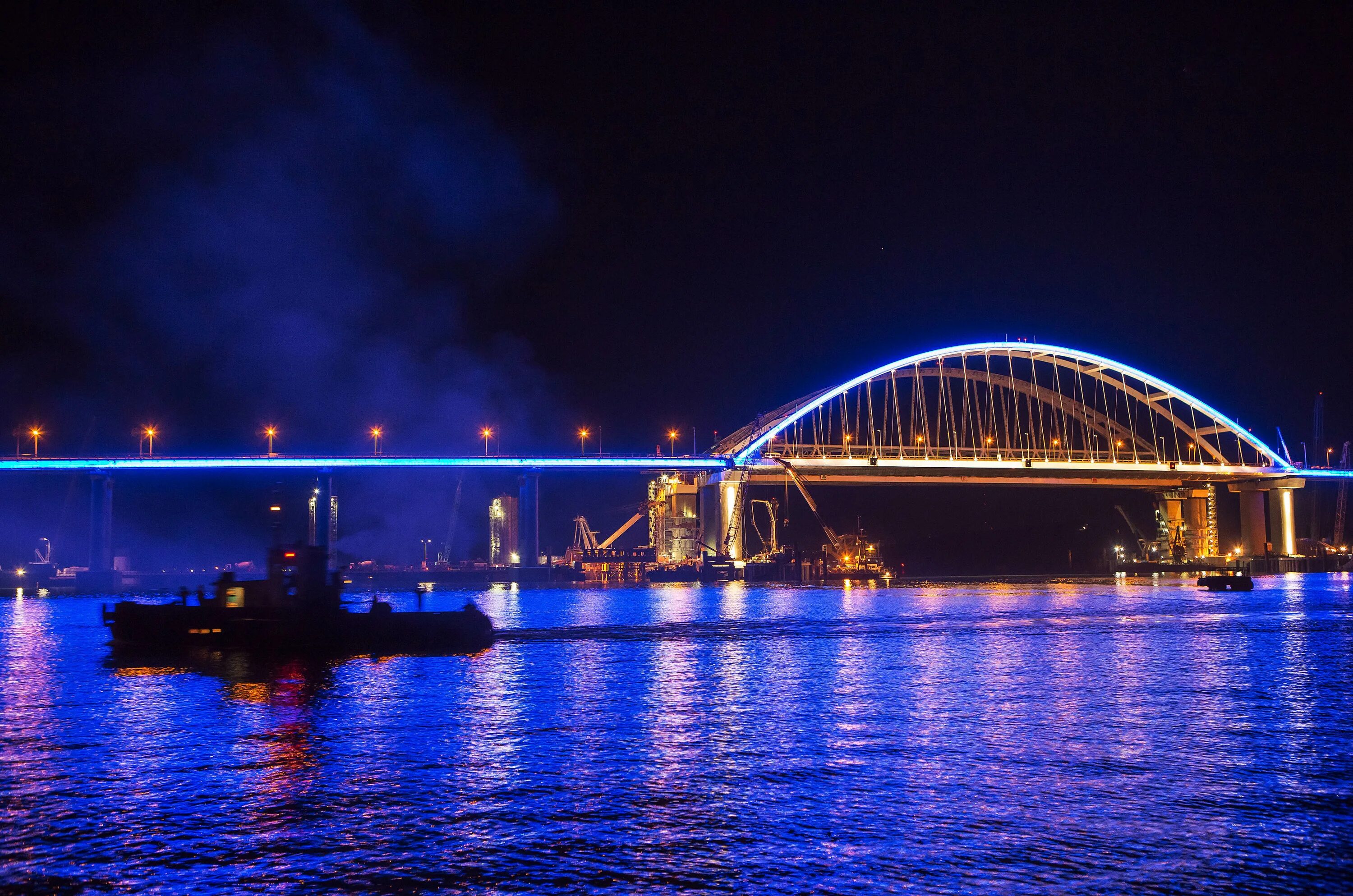 Крымский мост Керченский пролив. Керчь мост. Ночной Керченский мост. Крымский мост ночная подсветка.