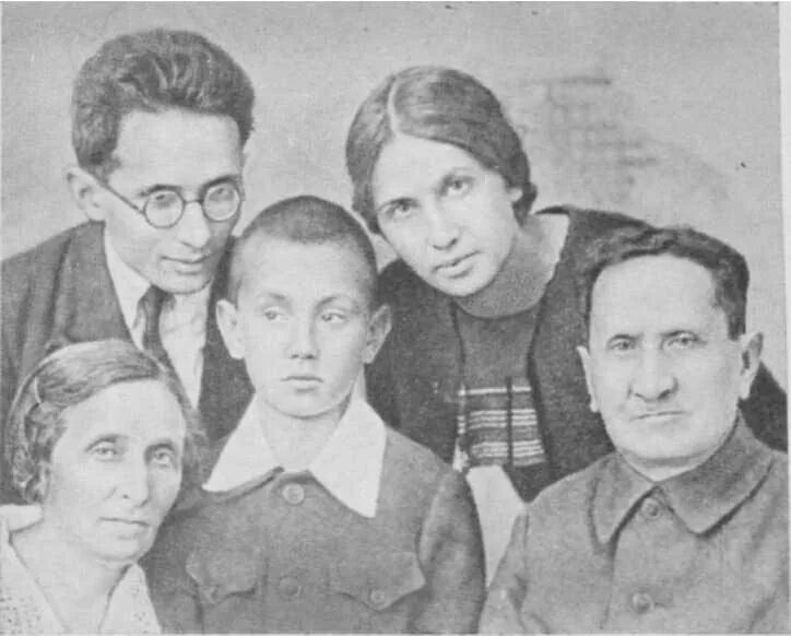 Матвей петрович бронштейн (1906–1938). Матвей петрович бронштейн (1906–1938). М п бронштейн. Матвей петрович бронштейн советский физик. Матве́й петро́вич бронште́йн.