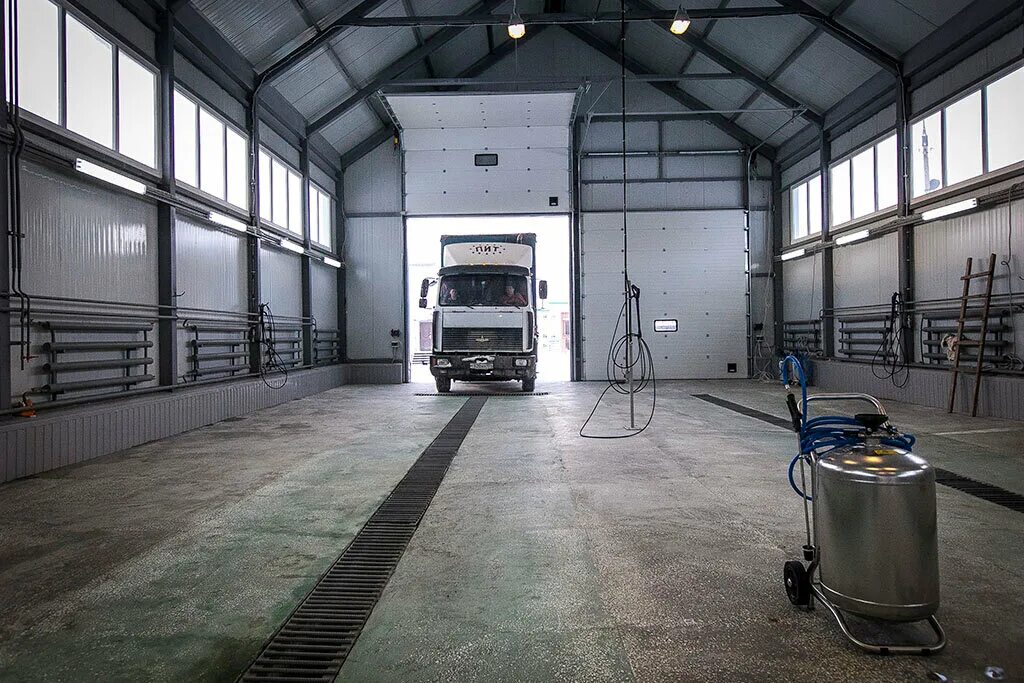 манипулятор 10 тн. грузовики электрический германия. грузовые участки. тормозной стенд для грузовых автомобилей. грузовые участки.