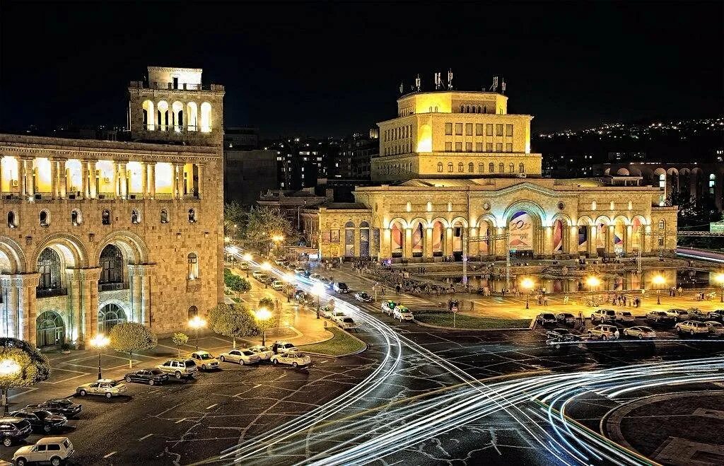 Иди ереван. Армения Ереван площадь Республики. Площадь республикереван. Площадь Республики Ереван Арарат. Площадь революции Ереван.