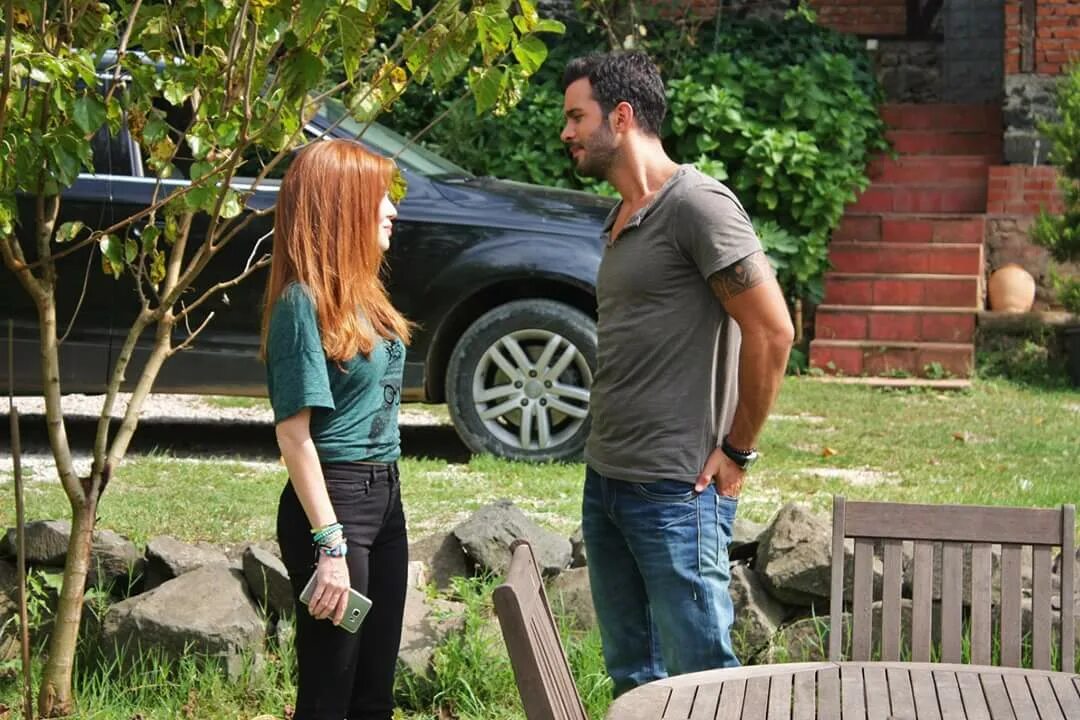 Эльчин сангу любовь напрокат. Сечкин оздемир в любовь напрокат. Турецкий сериал дефне и омер. Рина турецкий сериал. Памир и омер любовь напрокат.