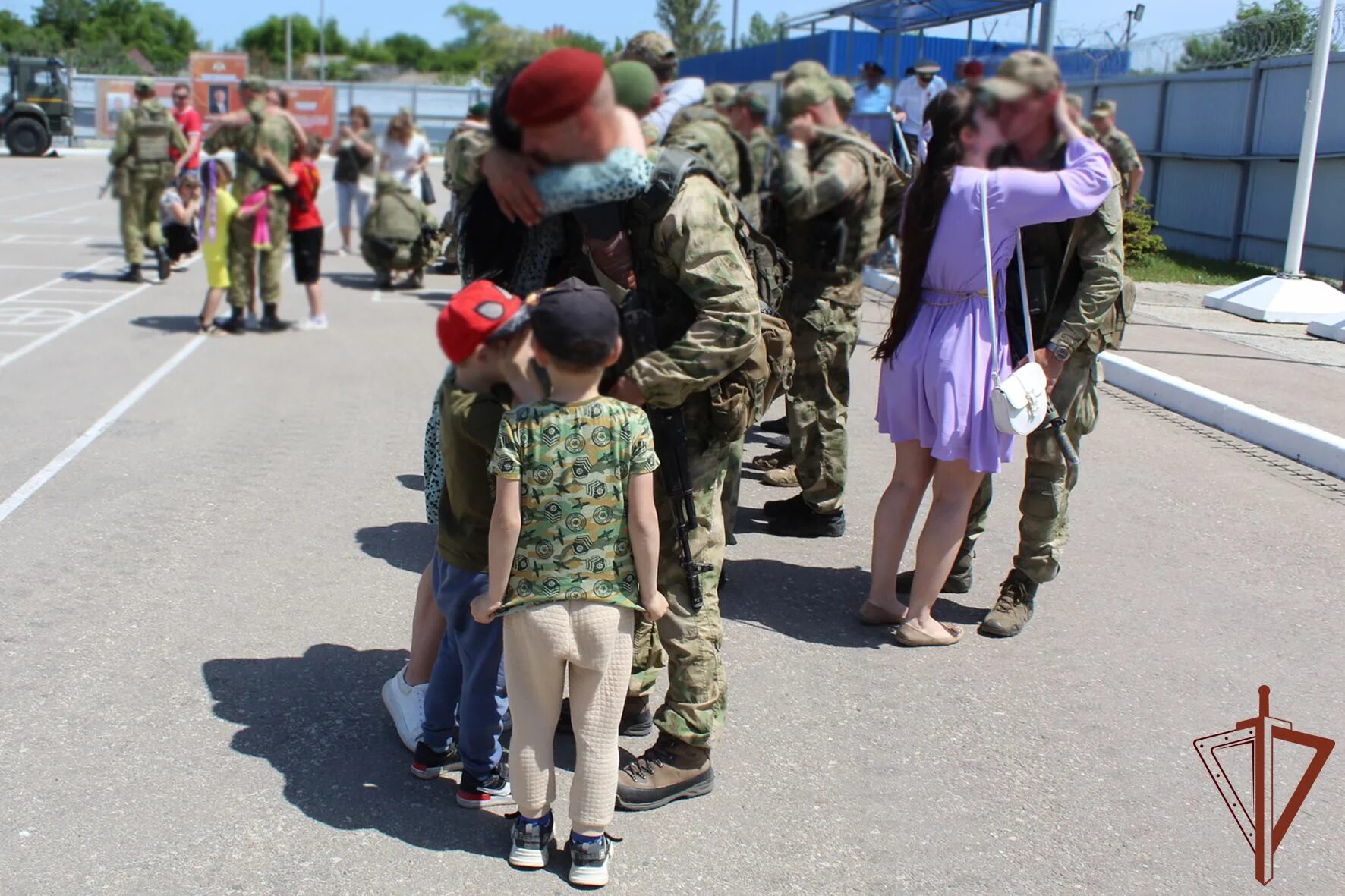 Задачи специальной операции на украине. Военные вернулись домой с Украины. Специальная Военная операция. Крымские военные Возвращение с Украины.