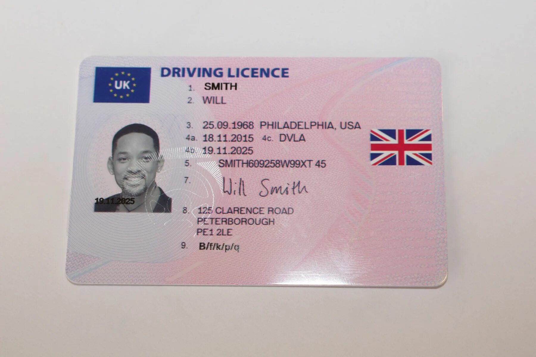 Driving licence. Водительское удостоверение англии. Водительское удостоверение великобритании. Driver license usa. Британские водительские права.