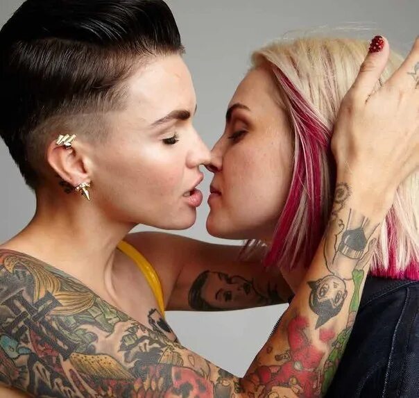 High lesbians. Руби Роуз и Фиби даль. Руби Роуз и Фиби даль свадьба. Фиби даль. Руби Роуз lesbian.