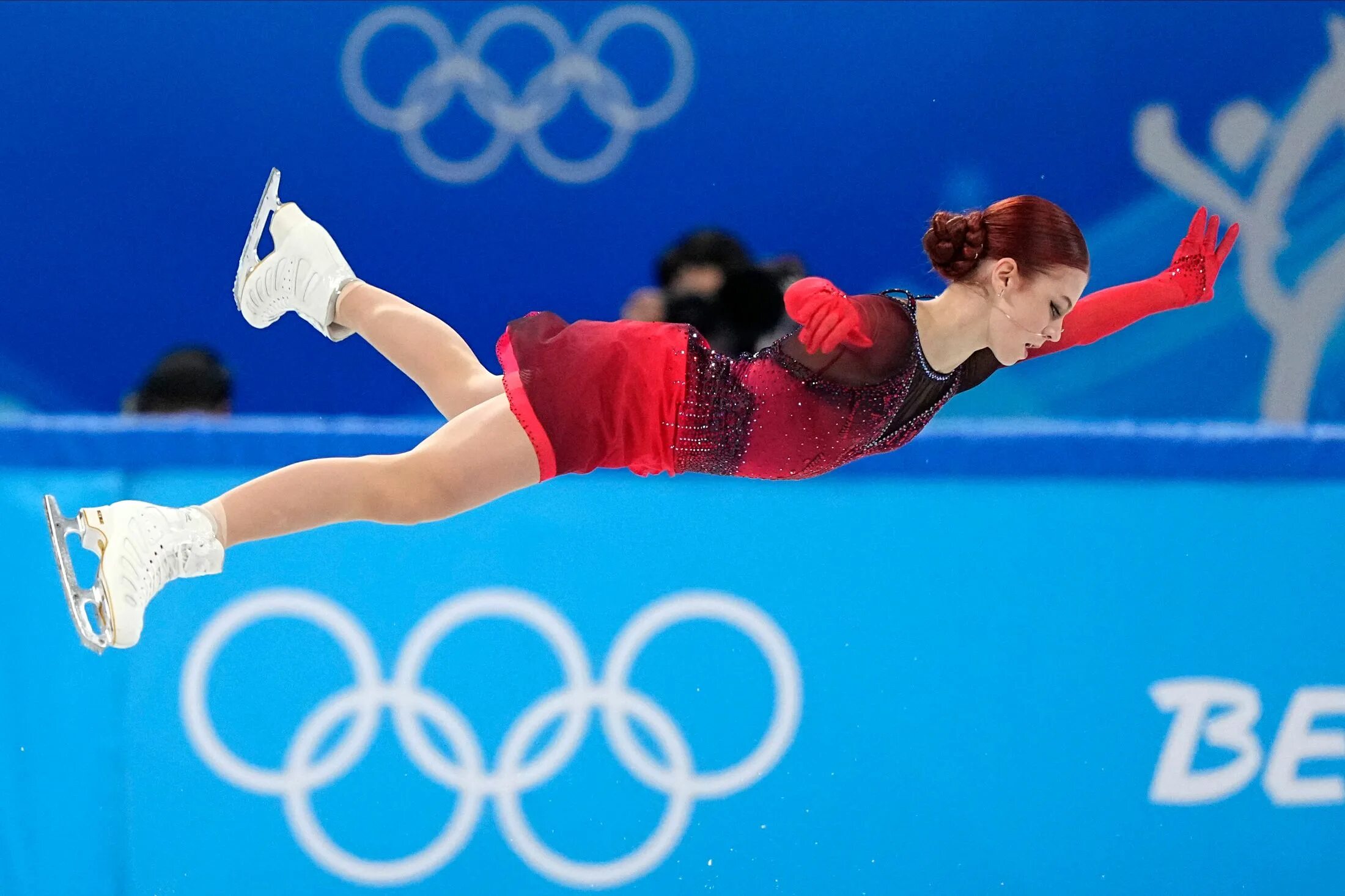 Саша трусова фигуристка олимпиада 2022. Александра трусова четверной тулуп. Выступление александры трусовой на олимпиаде. Саша фигуристка 2022 пекин. Александра трусова короткая программа олимпиада.