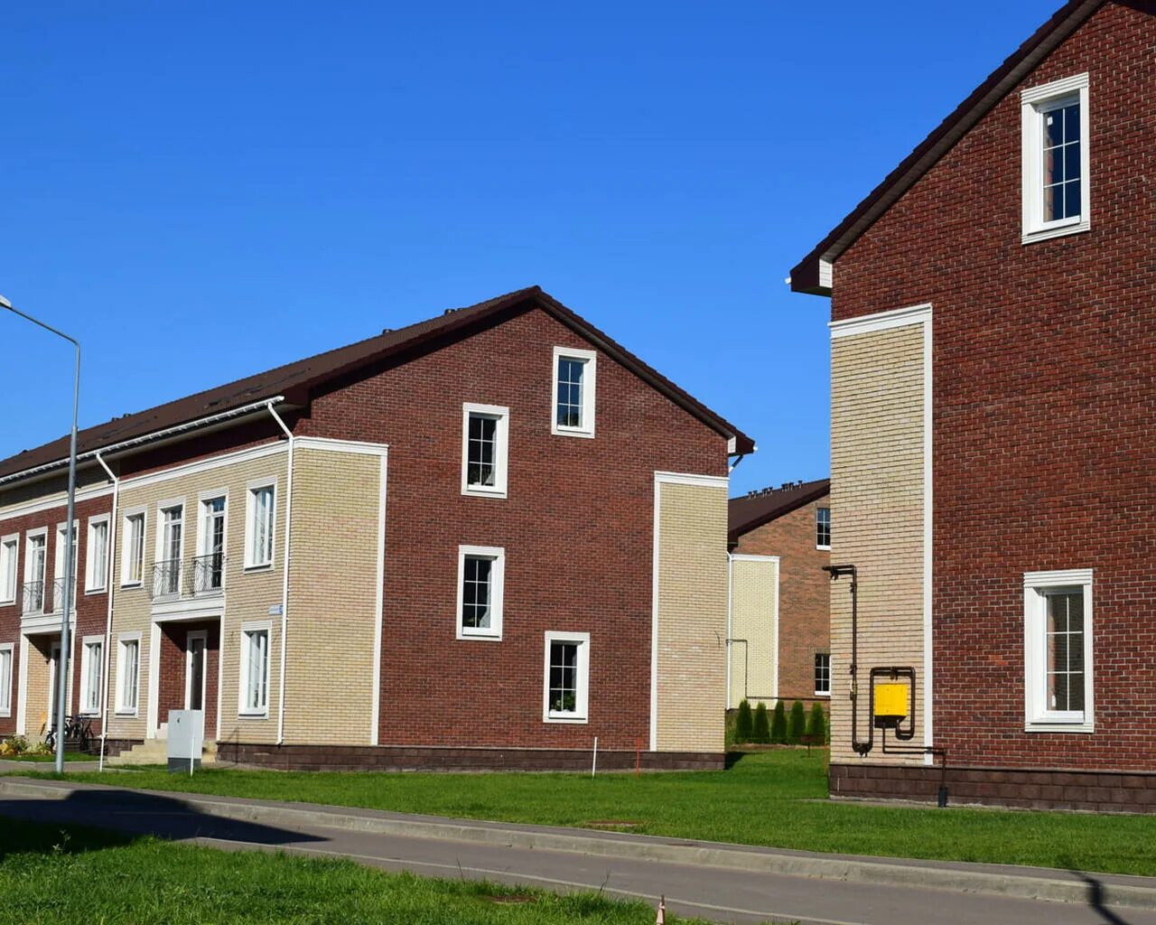 таунхаус александрия. поселок «александрия таун» в домодедово. поселок «александрия таун» в домодедово. таунхаус александрия таун. жк александрия таун домодедово.